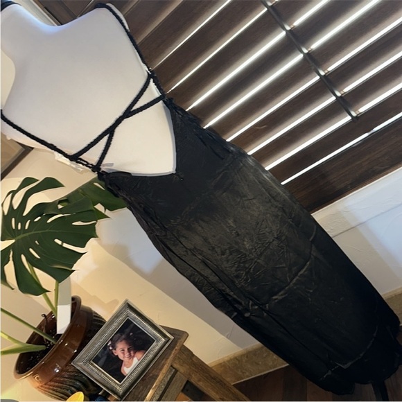 For love & Lemons🖤🤍 Midi Dress w/ roses• NWT • MEDIUM - Picture 8 of 12